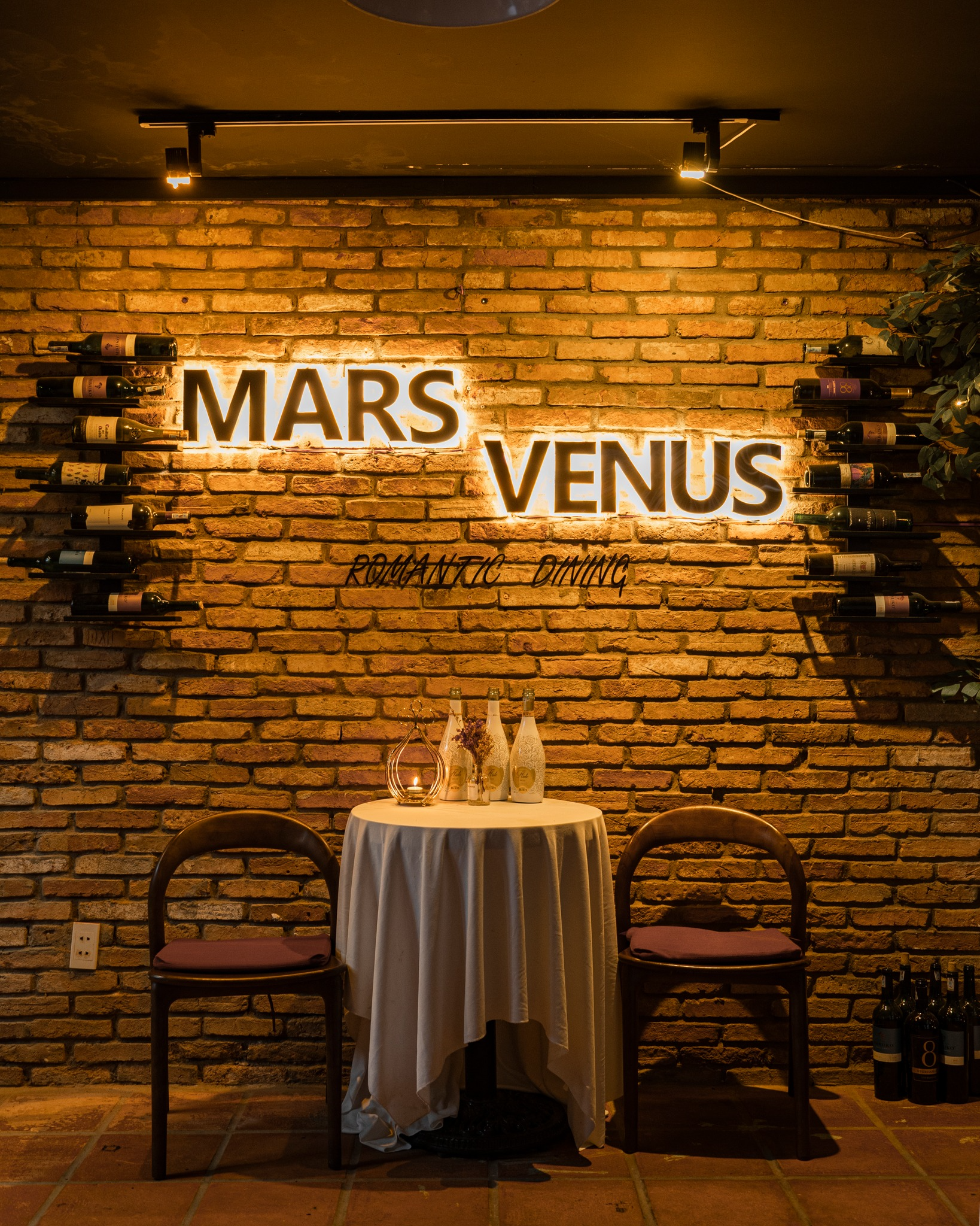 THAM KHẢO BỐN NHÀ HÀNG CẦU HÔN LÃNG MẠN TẠI MARS VENUS
