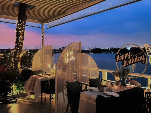 Nhà Hàng Mars Venus